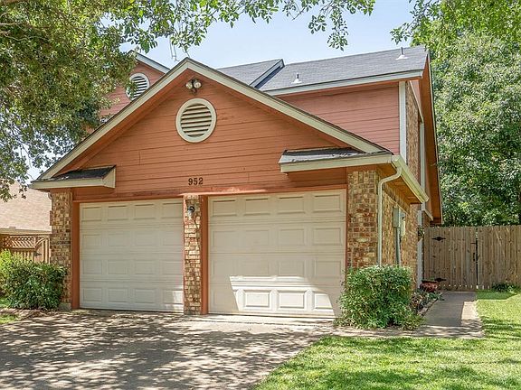 3rd image of 952 Boxwood Dr
