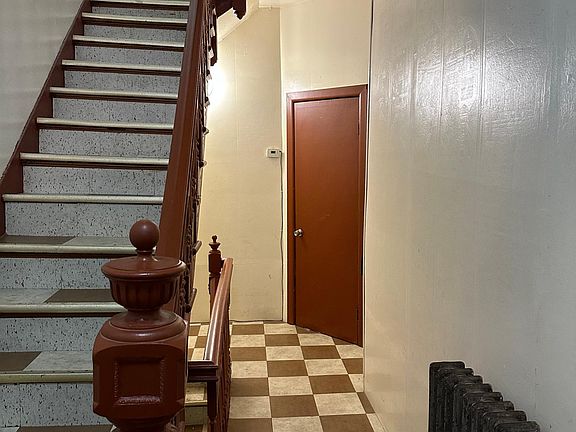 4th image of 723 Eagle Ave #2