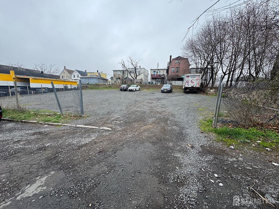 2nd image of 371 McGuire Pl