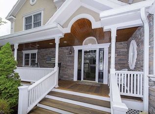 7 Pitcairn Dr, Roseland, NJ 07068
