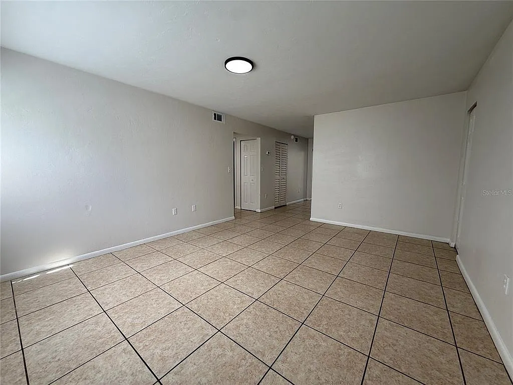 Building Photo - 6104 SW 12th Pl