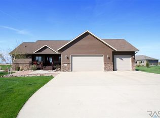27097 Trail Ridge Ct, Harrisburg, SD 57032