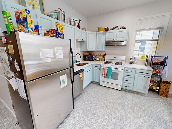 4th image of 208 Canner St #1