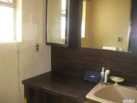 3rd image of 6245 Dieterle Cres