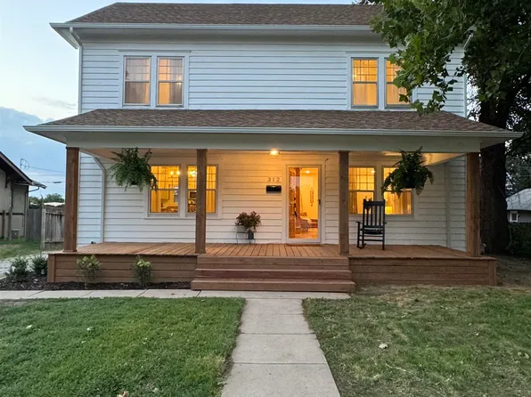 312 Crescent Blvd, Hutchinson, KS 67502