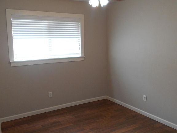 4th image of 3615 N Ezie Ave