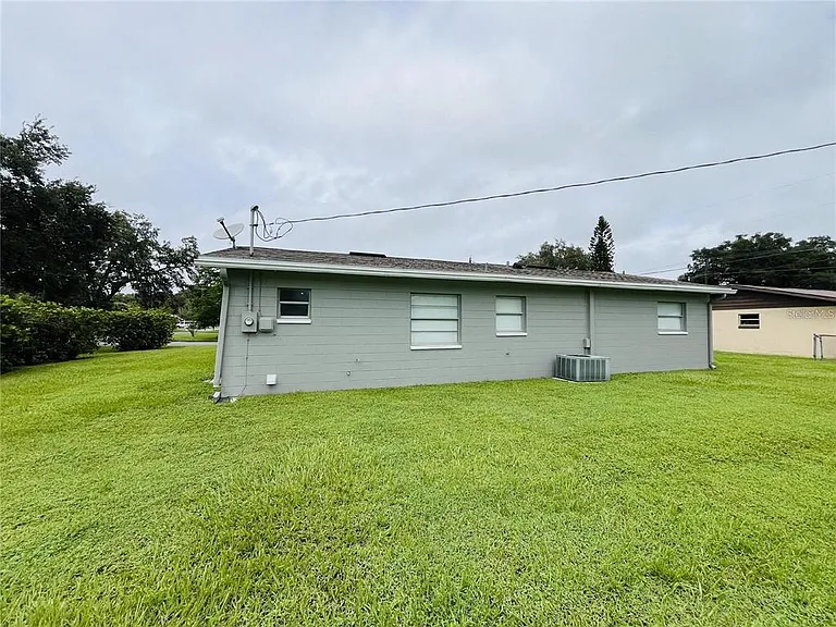 1509 Phyllis St — Photo 17