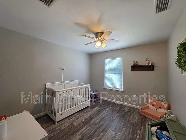 5565 Riviera Dr — Photo 14