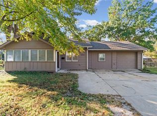 10213 E 71st Ter, Raytown, MO 64133