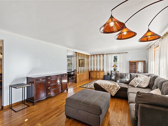 5th image of 15 McLaughlin Dr