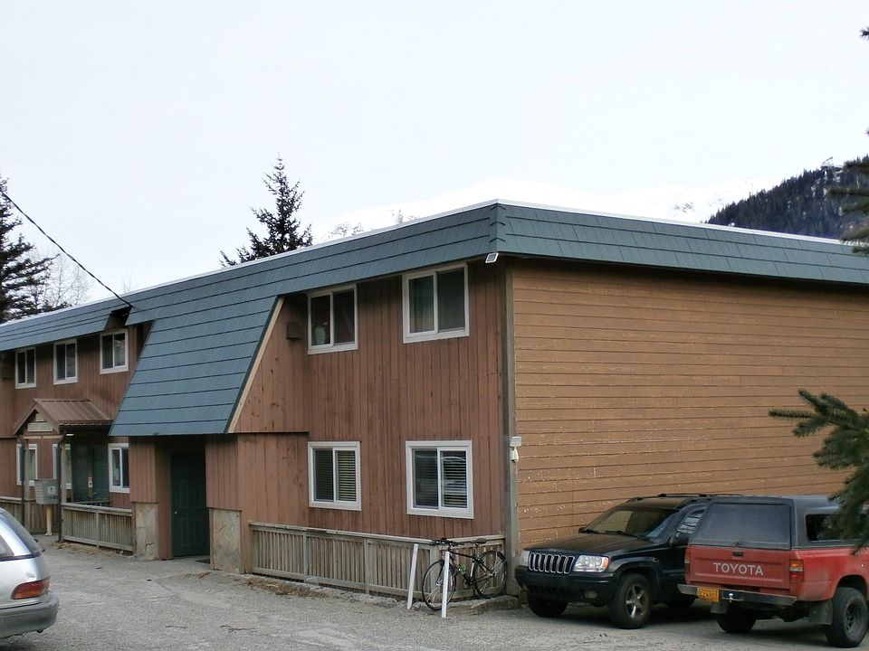 2nd image of 600 Saint Anns Ave