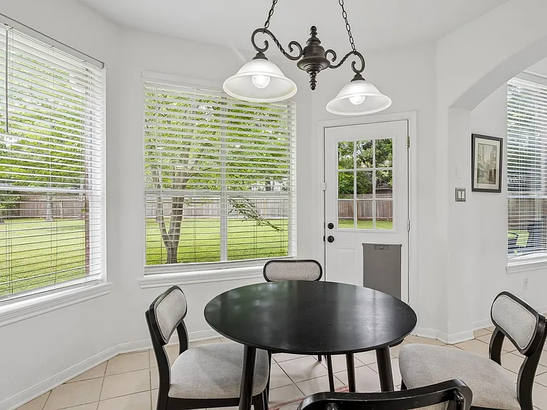 14 Guinevere Pl — Photo 13
