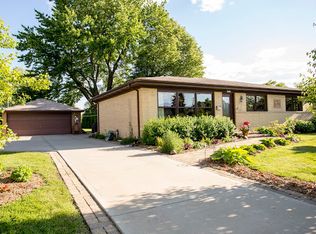 2003 W Lonnquist Blvd, Mount Prospect, IL 60056