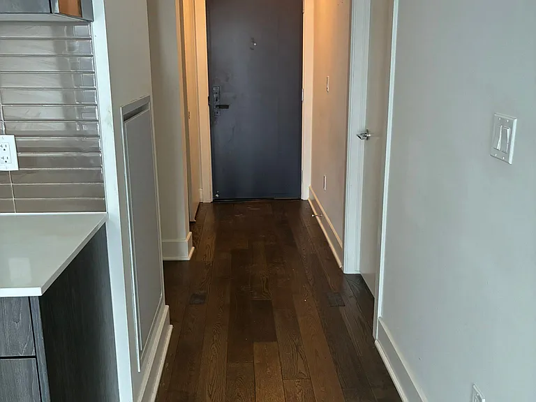 255 Bay St — Photo 18
