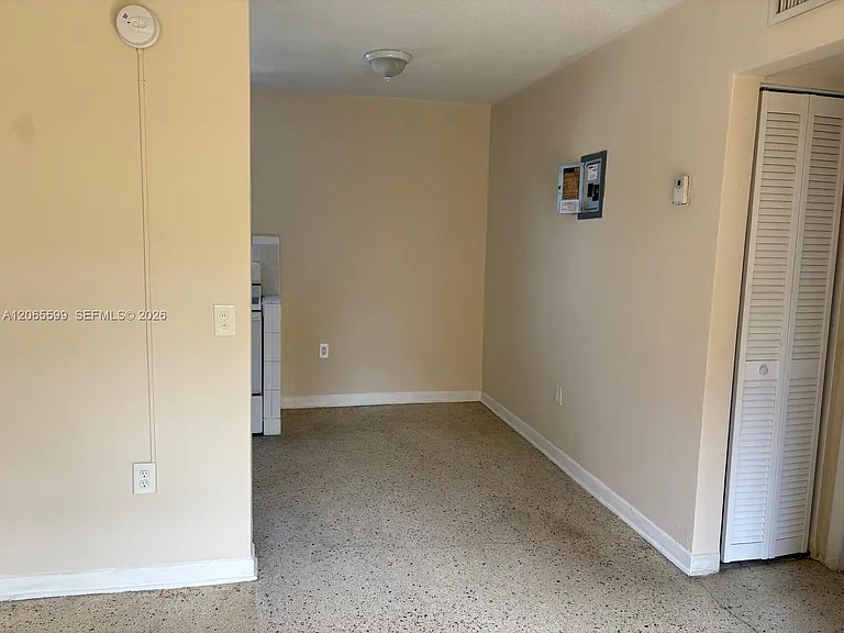 1838 SW 4th St #5 — Photo 4