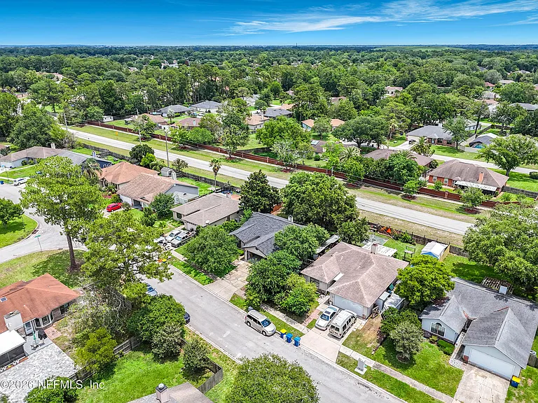 341 Hickory Hollow Dr N — Photo 31