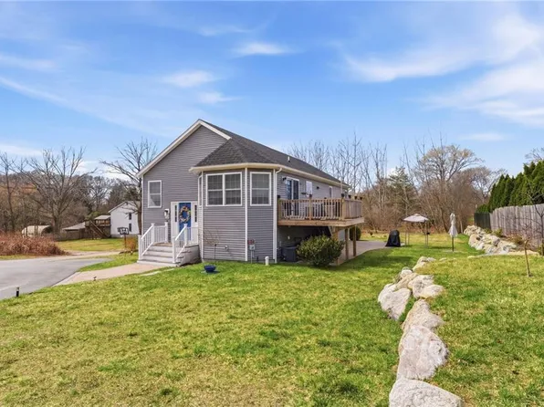 10 Corrine Dr, Johnston, RI 02919
