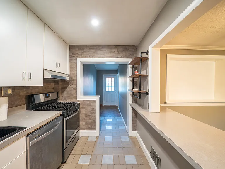 705 Eastshire Dr — Photo 13