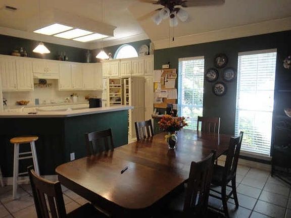 5th image of 803 Magnolia Ct