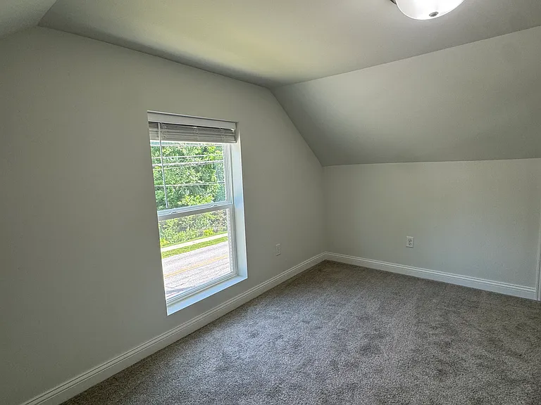 557 West St — Photo 27