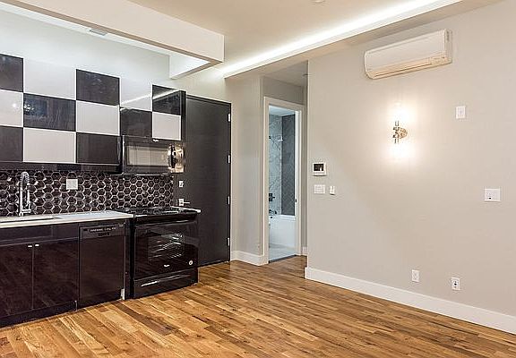 2nd image of 834 Quincy St #2B