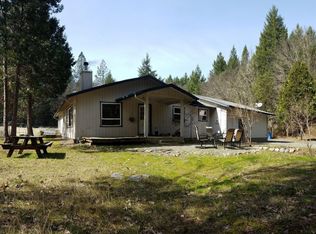 302 Taurus Ln, Cave Junction, OR 97523