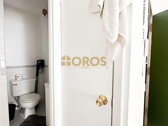 5th image of 236 E 7th St APT 4D
