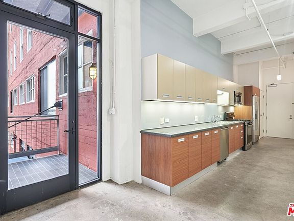5th image of 738 S Los Angeles St APT 302