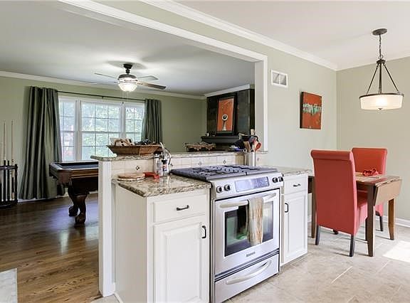 4th image of 9908 Mercier St