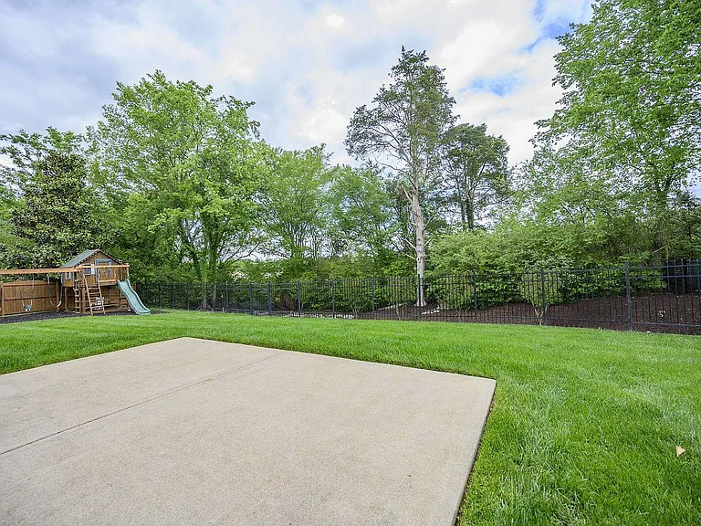 2256 Westwood Dr — Photo 28