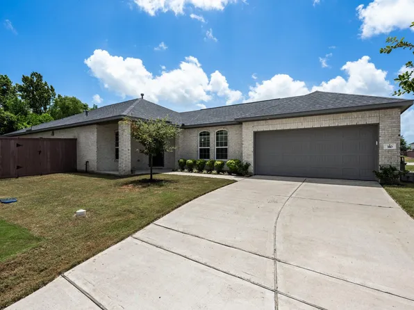 310 Barred Owl Ct, Clute, TX 77531
