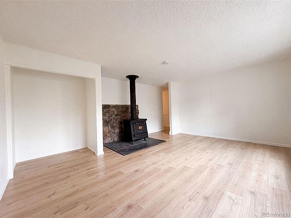 3rd image of 1307 Redwood Drive
