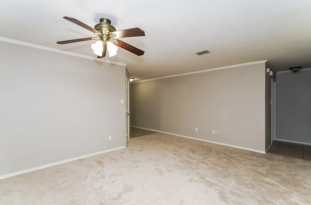 4 bed, 2.0 bath, 2093 sqft, $2,215 — Photo 3
