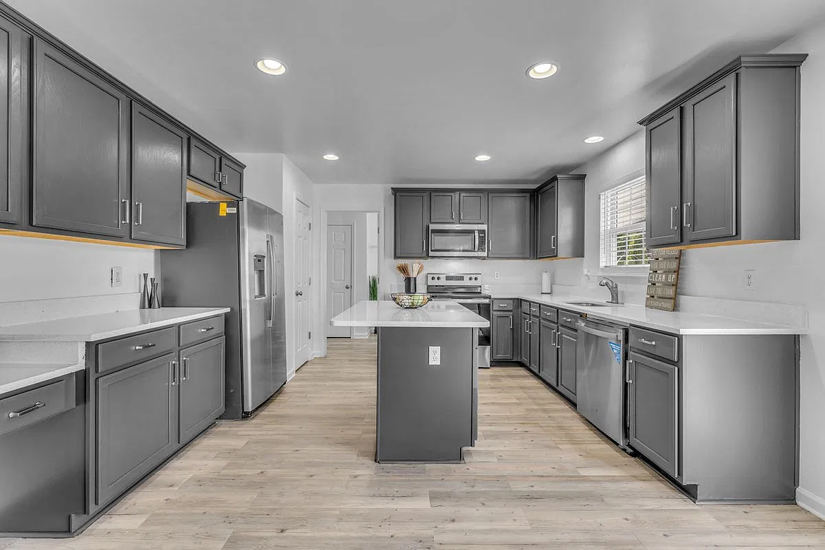 4 bed, 2.5 bath, 3164 sqft, $3,100 — Photo 4