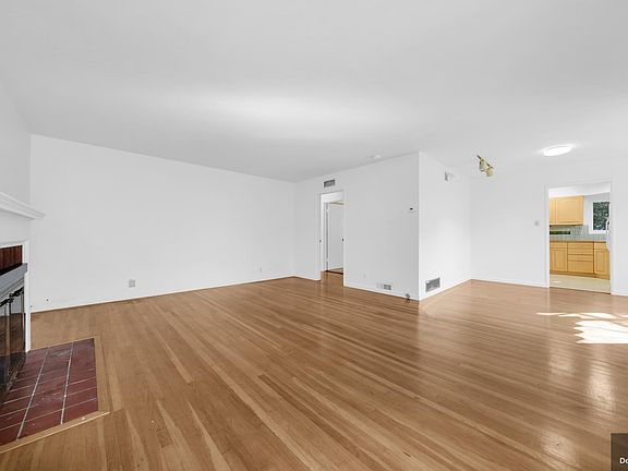 3rd image of 2725 Flores St