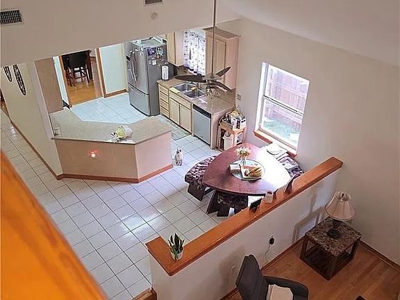 5th image of 129 San Jacinto St