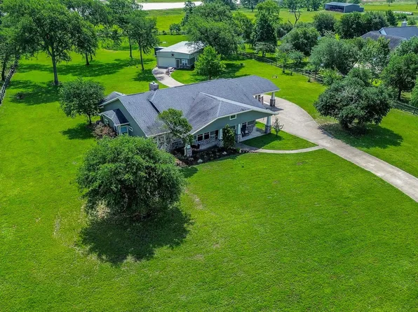 27644 Spring Hill Rd, Hempstead, TX 77445