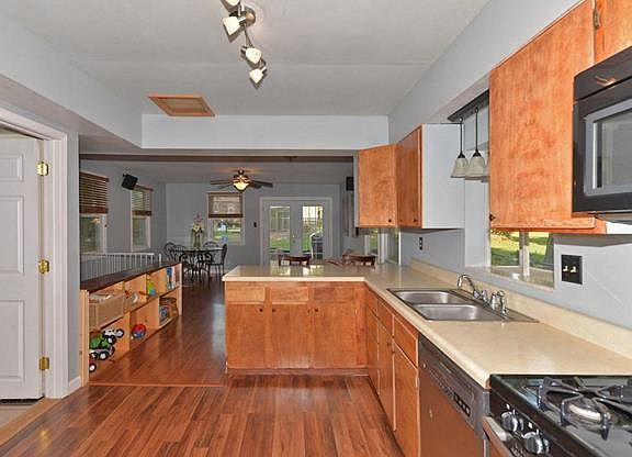 4th image of 7548 Woodland Ave
