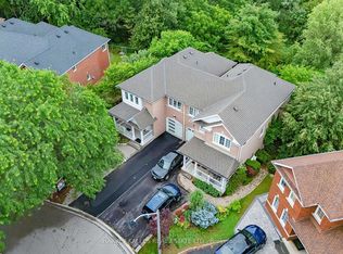 2120 Erin Gate Blvd, Pickering, ON L1X2V3
