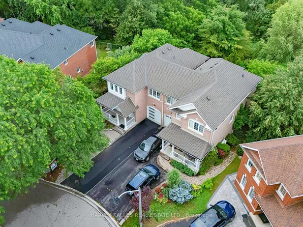 2120 Erin Gate Blvd, Pickering, ON L1X 2V3