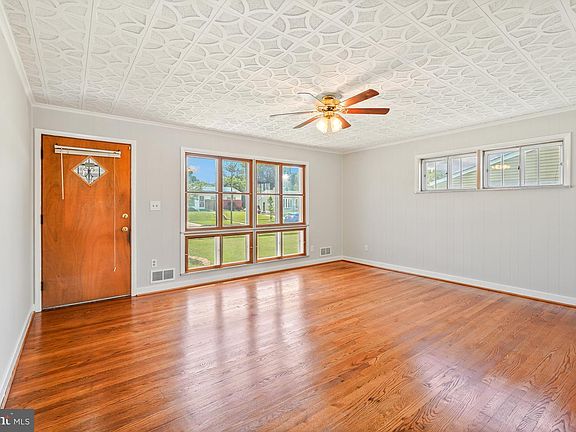 4th image of 6216 McClean Blvd
