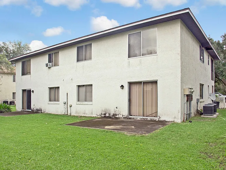 2290-2296 Fox Hollow Dr — Photo 16