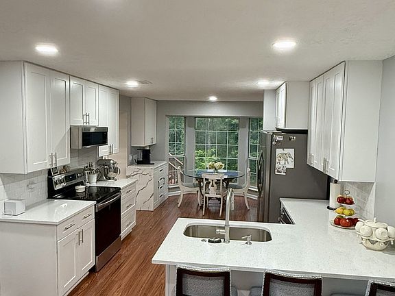 5th image of 5141 English Village Dr
