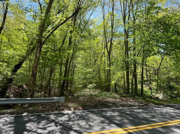 Pollys Lane, Montville, CT 06353
