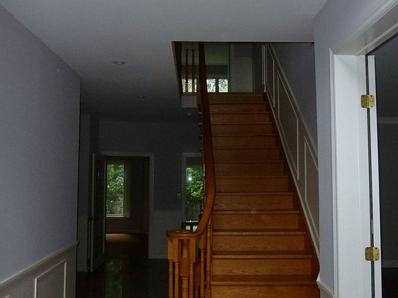 4th image of 3022 Bayview Ave