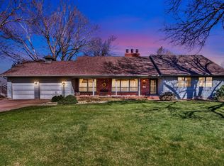 910 W 4th St, Halstead, KS 67056