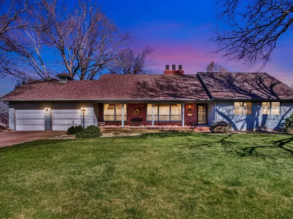 910 W 4th St, Halstead, KS 67056