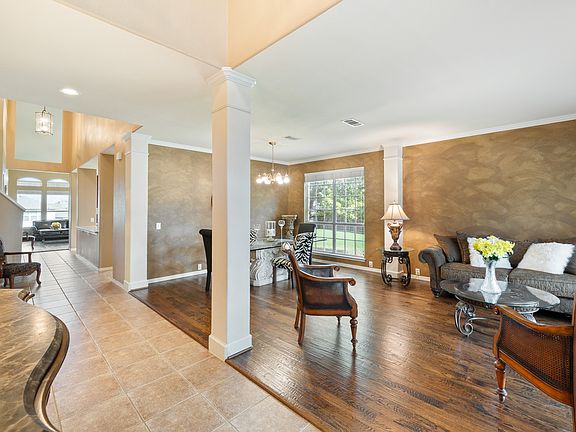 3rd image of 506 Mariposa Ct