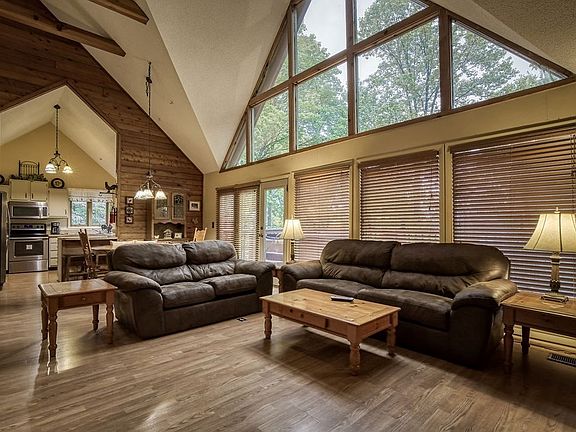 3rd image of 847 Heiden Dr