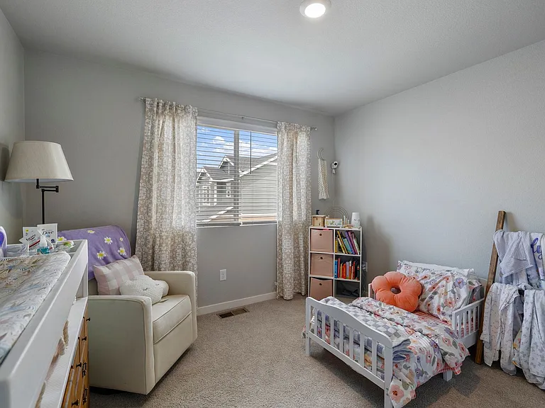 253 Molinar St — Photo 13